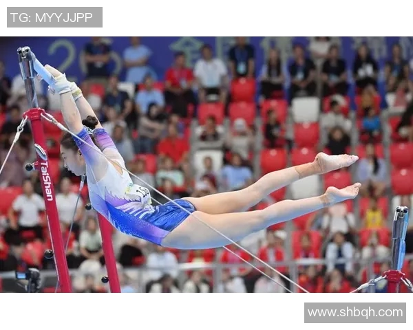 中国体操女队演练新难度动作，网友赞叹不已