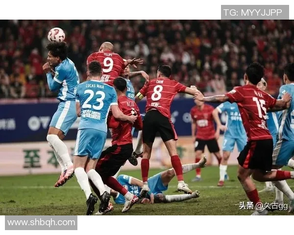 世界杯预选赛激烈争议球迷怒吼声浪引发热议与讨论